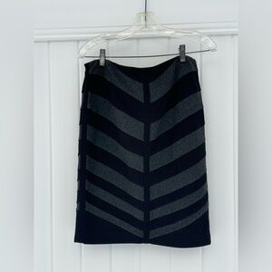 White House Black Market Chevron Pencil Skirt- Classy stretch - size 6